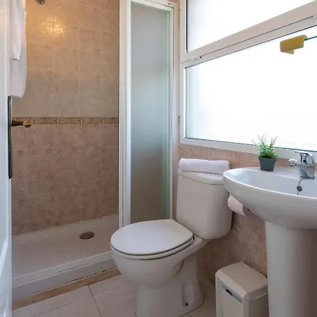 Apartamento Fontana Iv, 2 Dormitorios, By Bookindenia *