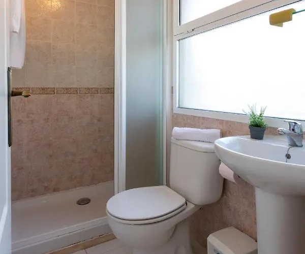 Apartman Fontana Iv, 2 Dormitorios, By Bookindenia *